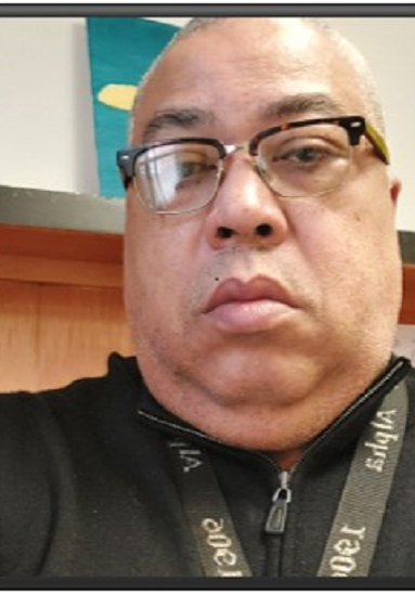L Davenport 2022 v2 A man with glasses and a black shirt